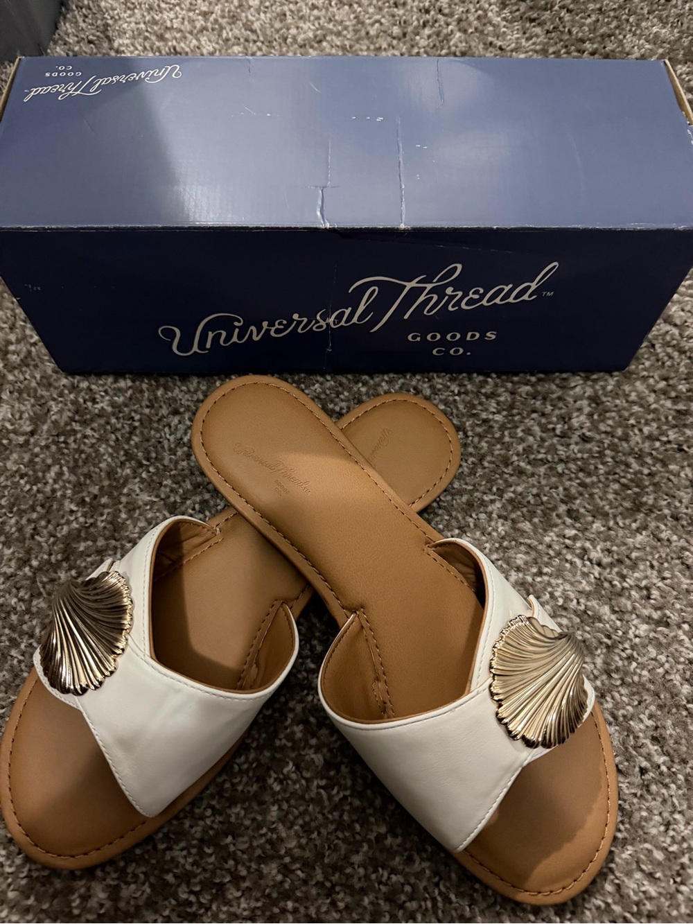 Universal Thread White Slide Sandals with Gold Shell Detail